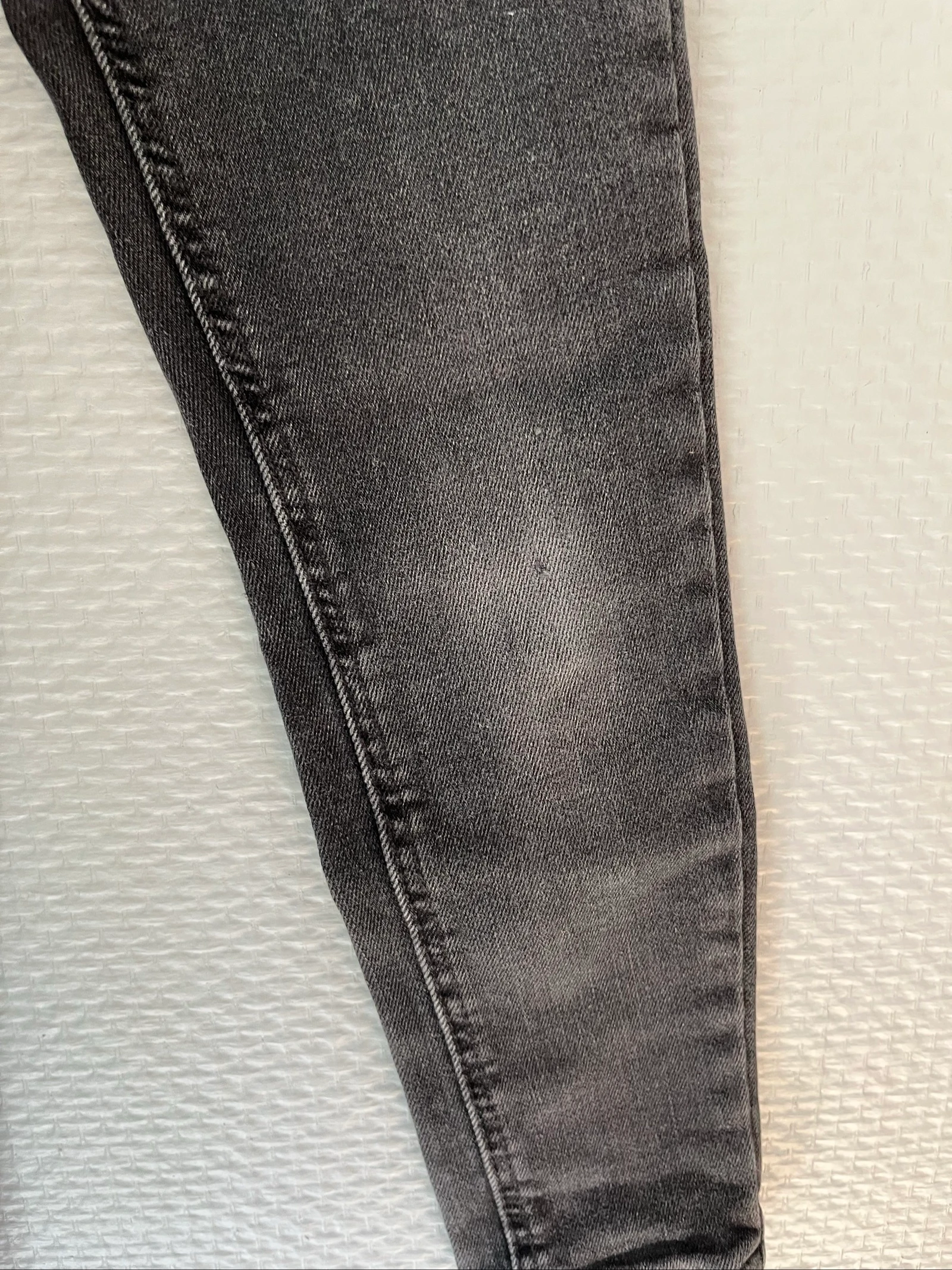 Jean skinny negro desgastado Kiabi 3 años (90-97cm) - Ligero blanqueamiento en la rodilla – photo 3